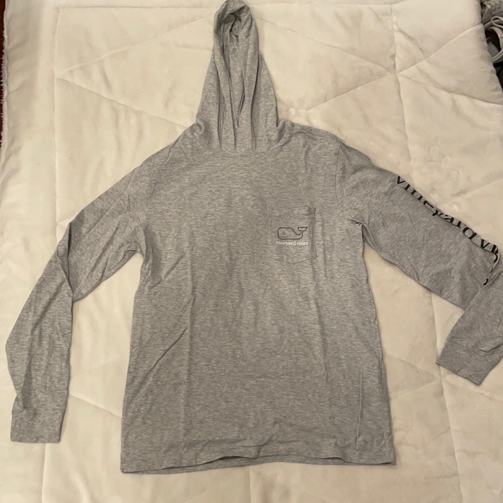 Brand new vineyard vines hood shirt